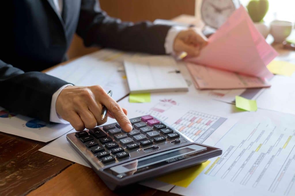Image-of-Bookkeeper-Tucson-Accounting-Firm-www.flowersrieger.com-CPA-Tucson-Tax-Preparation-Sell-your-Business-Buy-a-Business-Business-Consultant